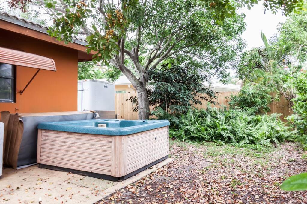 Comfortable Home, 7 Min Walk To Beach, Hot Tub, Pompano Beach Buitenkant foto
